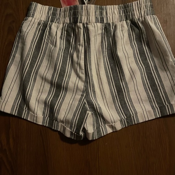 Brand new shorts ,tried on once - Picture 3 of 3